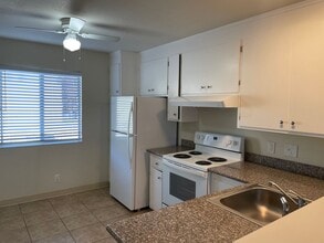 Lincoln Courtyards at 531 Glendora Avenue in Stockton, CA - Building Photo - Interior Photo