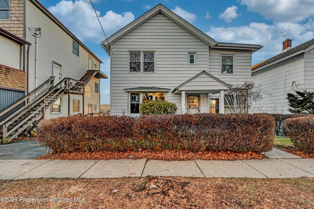 814 S Webster Ave in Scranton, PA - Foto de edificio