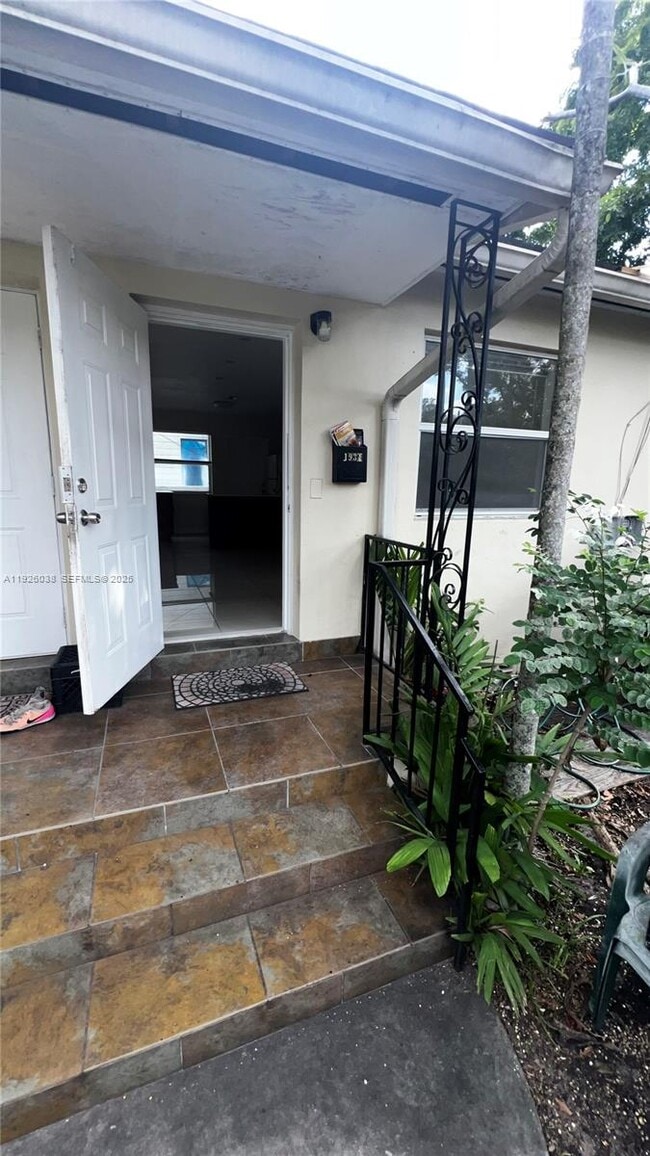 1930 SW 25th Ter in Miami, FL - Building Photo - Building Photo