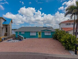 326 176th Ave Cir in Redington Shores, FL - Building Photo