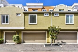 3542 Shoreline Bluff Lane in San Diego, CA - Foto de edificio - Building Photo