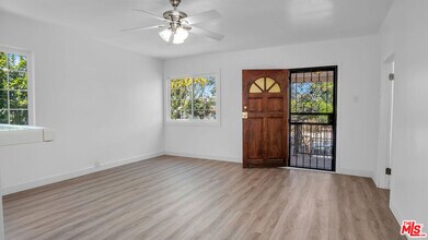 472 N Ezra St in Los Angeles, CA - Building Photo - Building Photo