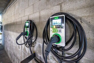 Chateau Regent Apartments in North Hollywood, CA - Foto de edificio - Building Photo