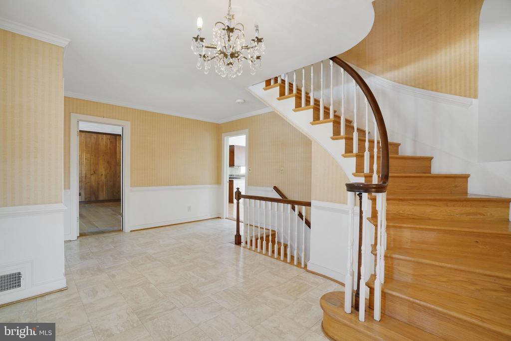 513 Cathedral Dr in Alexandria, VA - Building Photo