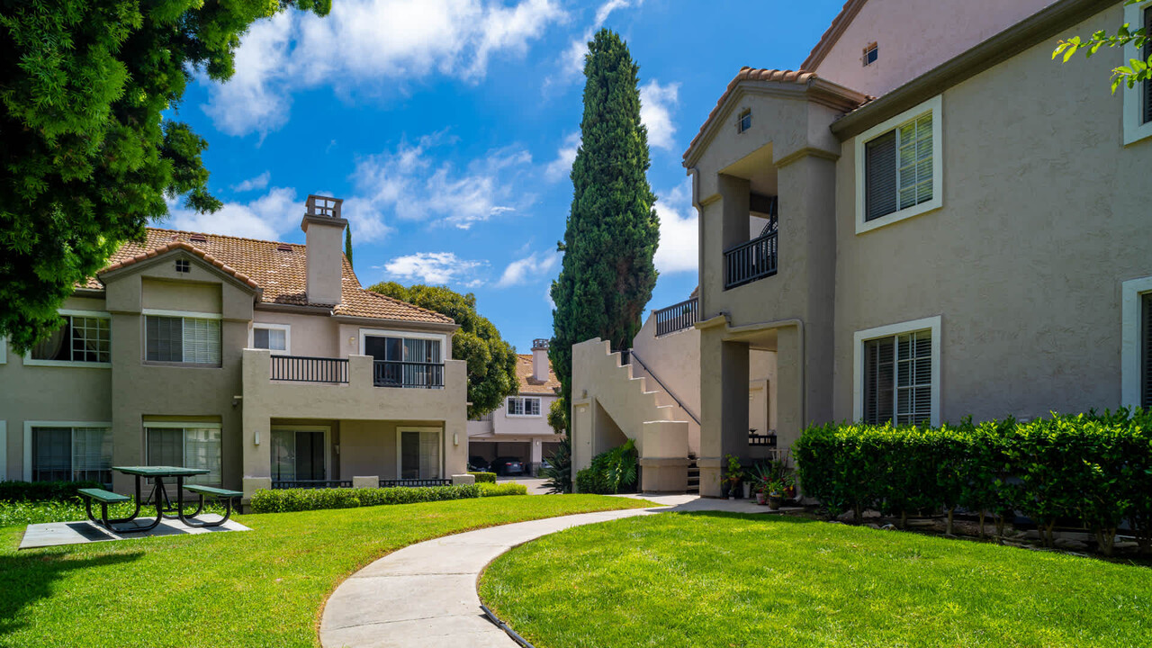 Deerwood in San Diego, CA - Foto de edificio