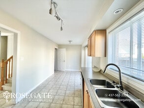 98 Thrushwood Dr in Barrie, ON - Building Photo - Building Photo