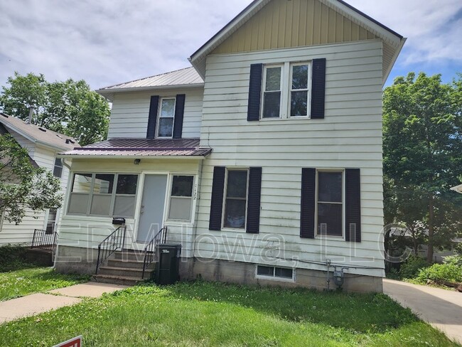 property at 1122 W 8th St