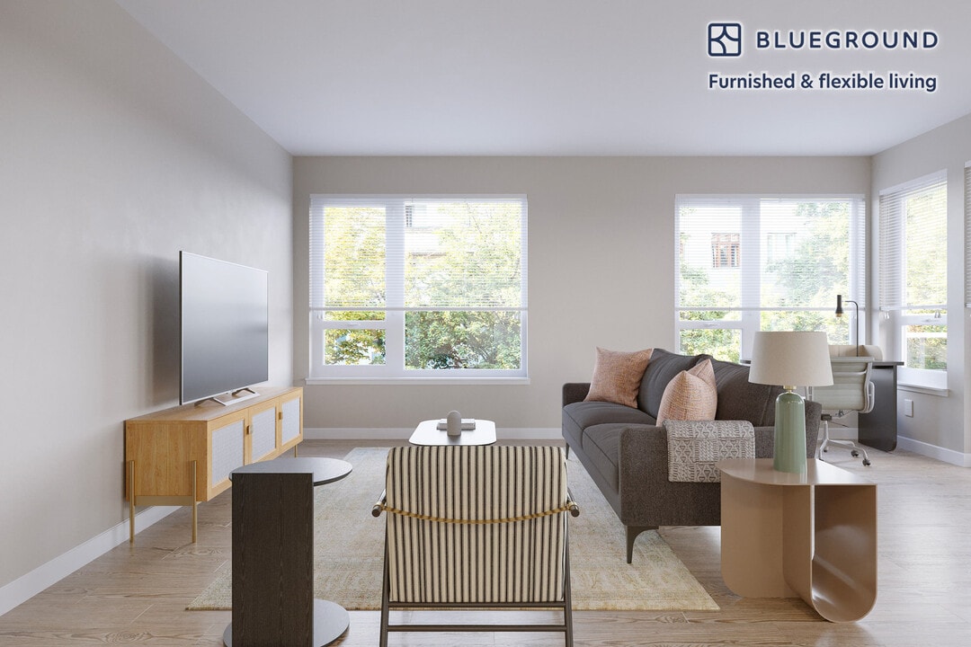 2690 152nd Ave NE in Redmond, WA - Building Photo