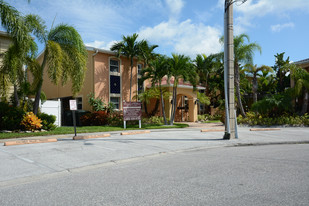 Coconut Villas of Dunedin Apartments