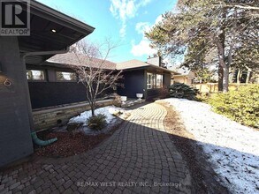 416 The Kingsway in Toronto, ON - Building Photo - Building Photo