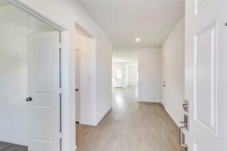 102 Miglia St in Hutto, TX - Building Photo - Building Photo