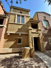 240 W Juniper Ave in Gilbert, AZ - Foto de edificio - Building Photo