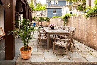 5 Bolton Gardens in Bronxville, NY - Building Photo - Building Photo