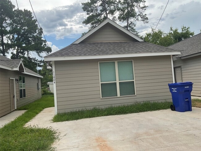 property at 11604 Vistawood St