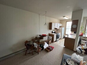 614 Ohio St, Unit A in Oshkosh, WI - Building Photo - Building Photo