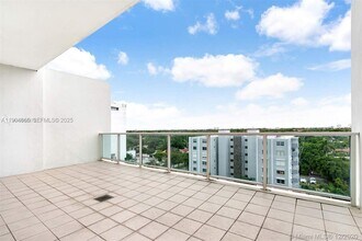 2525 SW 3rd Ave, Unit 605 in Miami, FL - Foto de edificio - Building Photo