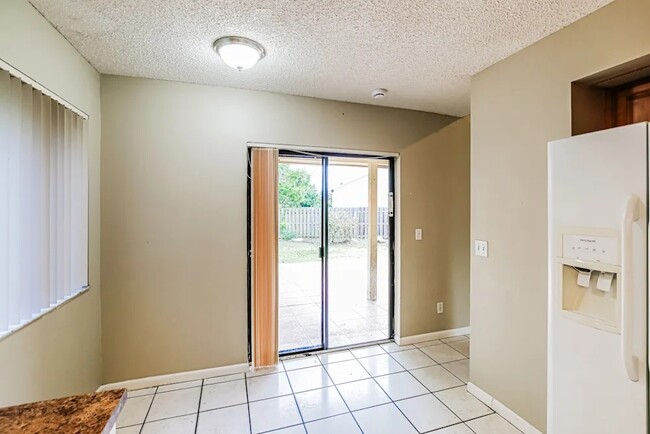 1200 SW 111th Ave in Pembroke Pines, FL - Building Photo - Building Photo