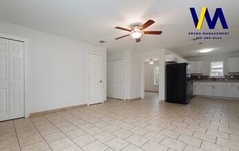 302 Cooper St in San Antonio, TX - Building Photo - Building Photo