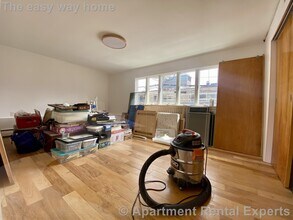 61 Gore St, Unit #2 in Cambridge, MA - Foto de edificio - Building Photo