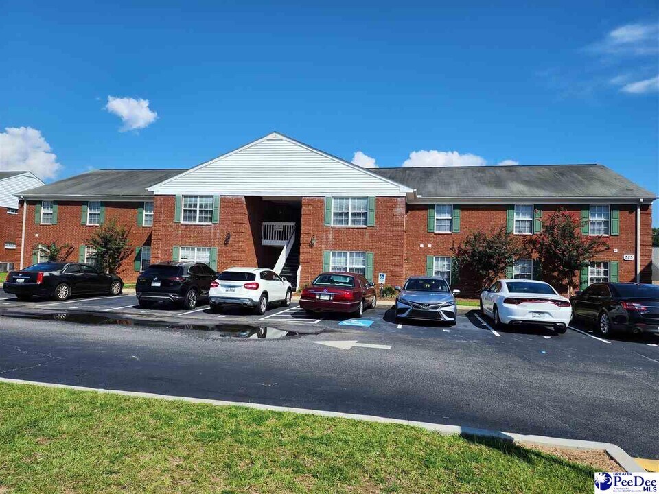 527 3rd Loop Rd in Florence, SC - Building Photo