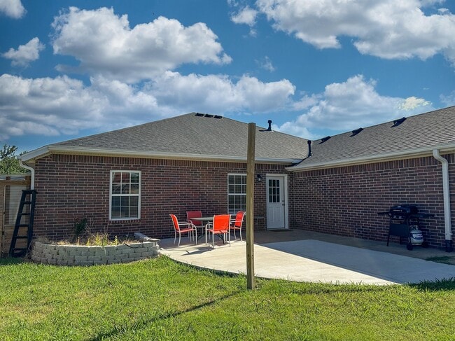 property at 691 N Meadowlands Dr