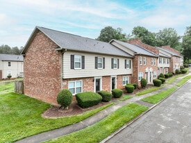 Carriage House Apartment Homes in Gastonia, NC - Building Photo
