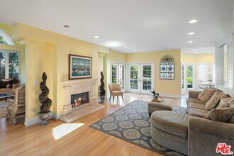 2202 San Vicente Blvd in Santa Monica, CA - Building Photo - Building Photo