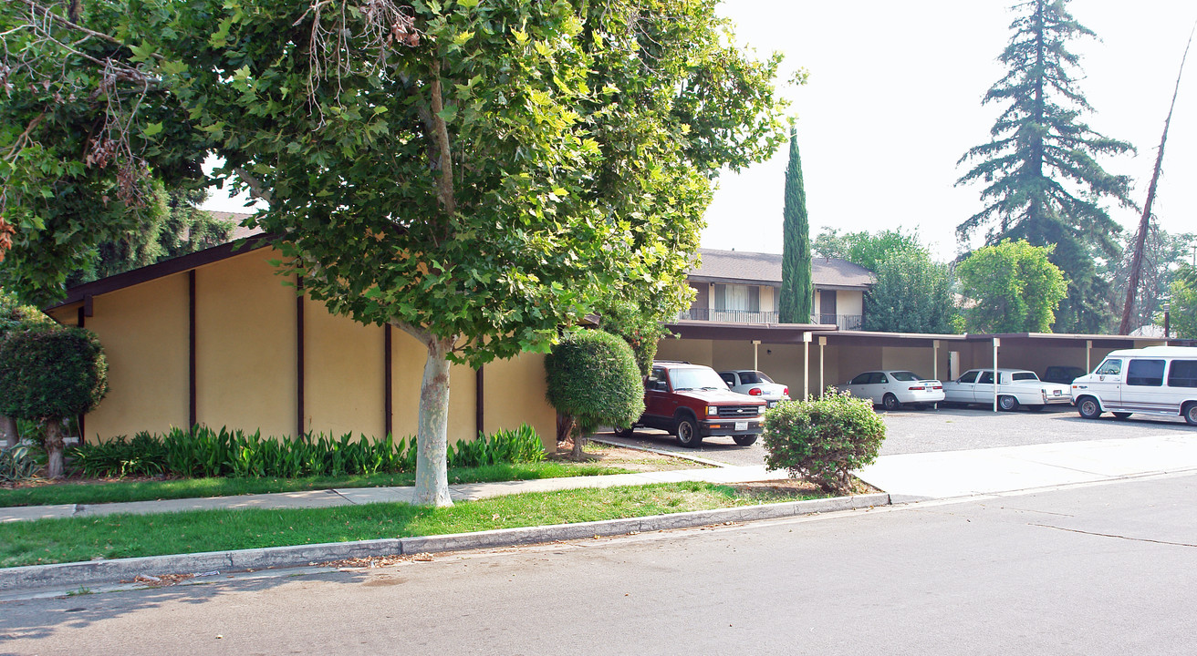 2720 N Wishon Ave in Fresno, CA - Building Photo