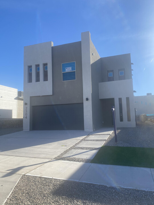 2304 Enchanted Quail Pl in El Paso, TX - Building Photo