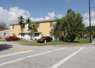 1360 SW 42nd Ave in Miami, FL - Building Photo - Building Photo