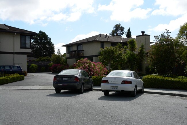 20-22 Doris Ct in Redwood City, CA - Foto de edificio - Building Photo