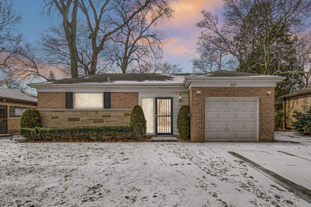 302 N Lincoln Ln in Arlington Heights, IL - Building Photo