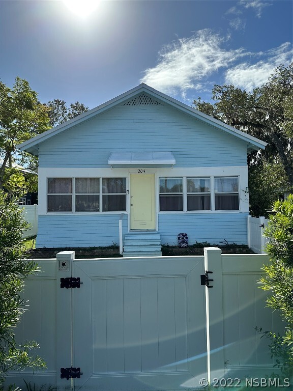 204 Andrews St in New Smyrna Beach, FL - Building Photo - Building Photo