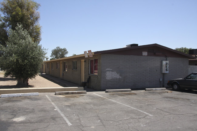 Desert Sun Apartments in Phoenix, AZ - Foto de edificio - Building Photo