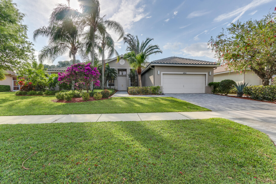 4841 Exeter Estate Ln in Wellington, FL - Building Photo