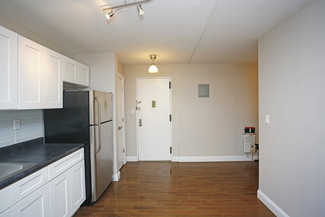 585 E 21st St in Brooklyn, NY - Building Photo - Interior Photo