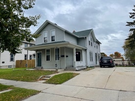 1324 New York Ave, Unit Upper in Sheboygan, WI - Building Photo