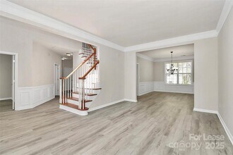 2108 Oakcliffe Ct in Harrisburg, NC - Building Photo - Building Photo