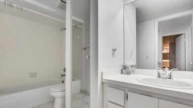 121 1st Ln in Palm Beach Gardens, FL - Building Photo - Building Photo