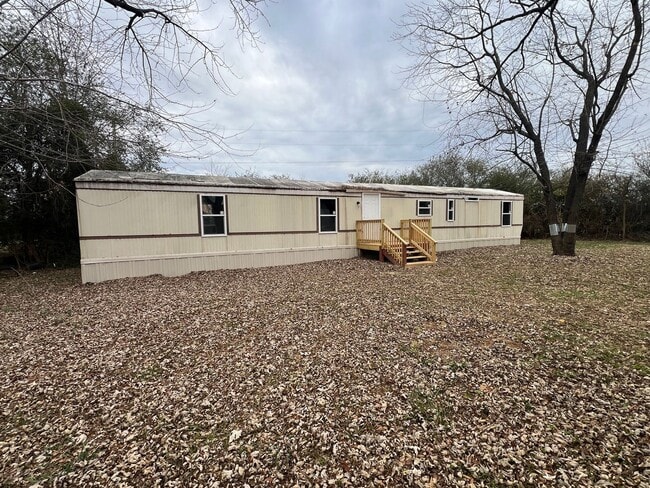 property at 2004 Kimmac Ln