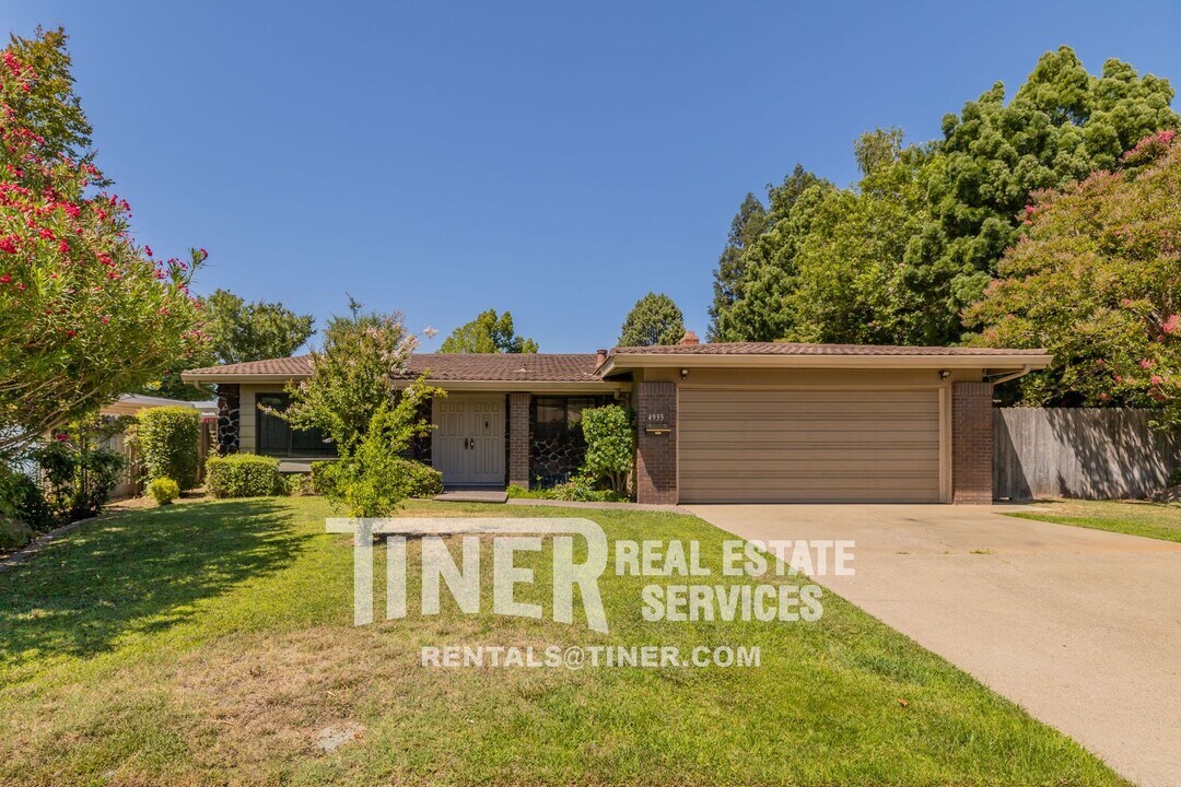 4935 Kurz Cir in Carmichael, CA - Building Photo