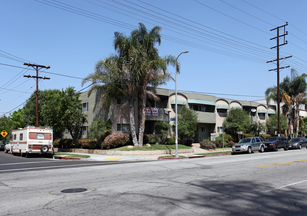 Haskell Apartments in Van Nuys, CA - Foto de edificio