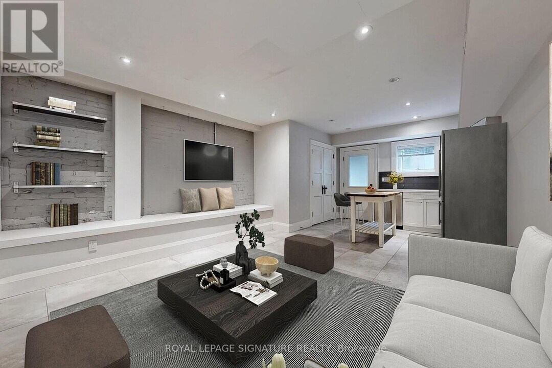 126 Fulton Ave in Toronto, ON - Building Photo