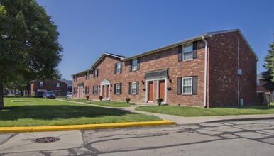 Carriage House East in Indianapolis, IN - Building Photo - Building Photo