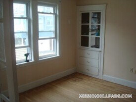 2 Mission St, Unit 2 in Boston, MA - Building Photo