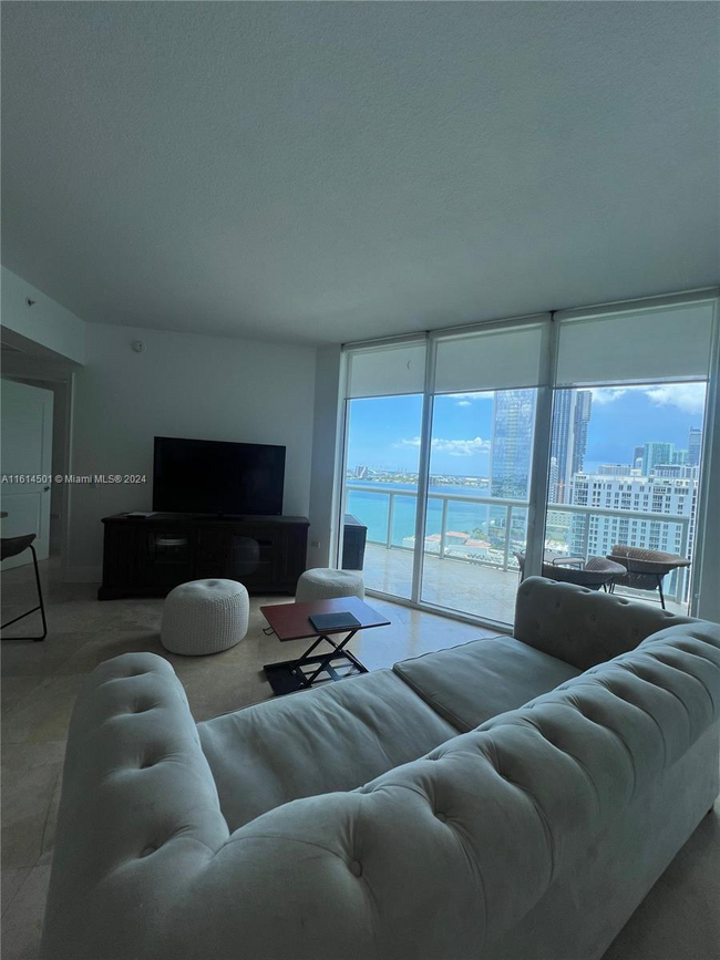 480 NE 30th St, Unit 2103 in Miami, FL - Building Photo - Building Photo