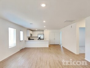 3006 Twisted Myrtle Dr in Conroe, TX - Building Photo - Building Photo