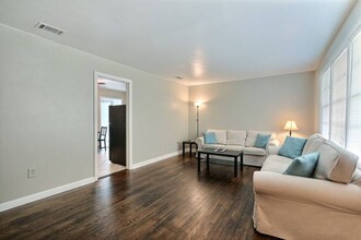 2211 E 56th St in Savannah, GA - Building Photo - Building Photo