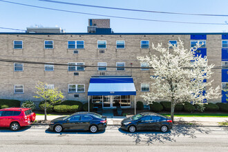 Hillview Condominium in West Roxbury, MA - Building Photo - Building Photo