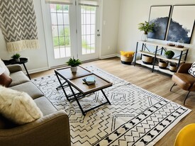 Roseland Townhomes in Hampton, VA - Building Photo